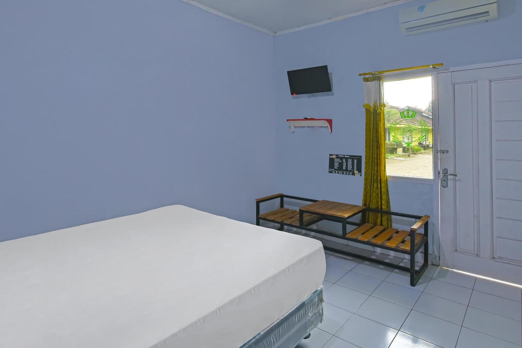 Spot On 91905 Hotel Cipto Arum Cilacap Εξωτερικό φωτογραφία